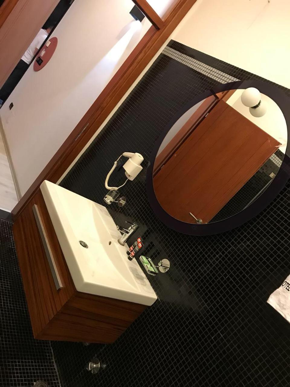 Icon Hotel Vlorë Eksteriør bilde